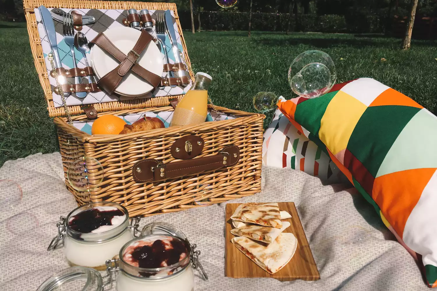 outdoor blanket picnic