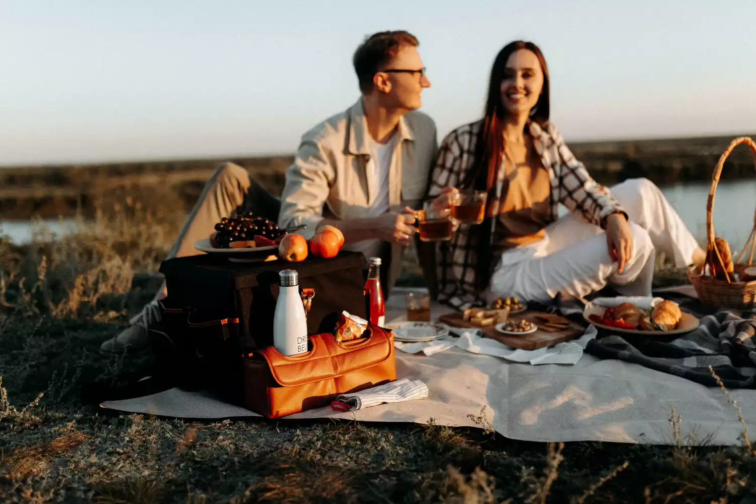 outdoor blanket picnic