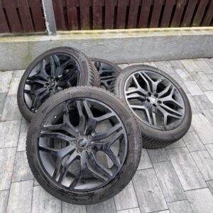 Range rover  Evogue/Sport/Velar wheels and Winter / Summer tyres glossy black 245/40/ R20  06 months warranty refund accepted .